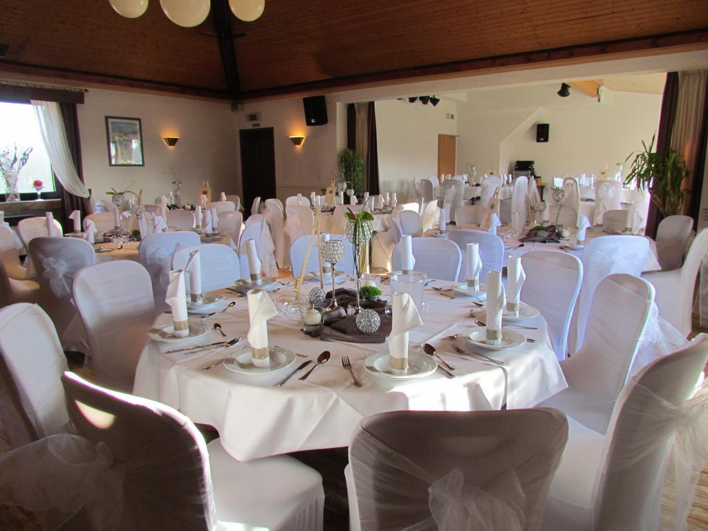 Rhoenblick Landhotel - Restaurant - Countrypub Petersberg  Buitenkant foto